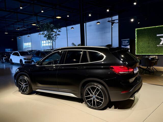BMW X1 xDrive25e High-Exe Camera|Leer|LED|220pk 2021 Zwart Metallic