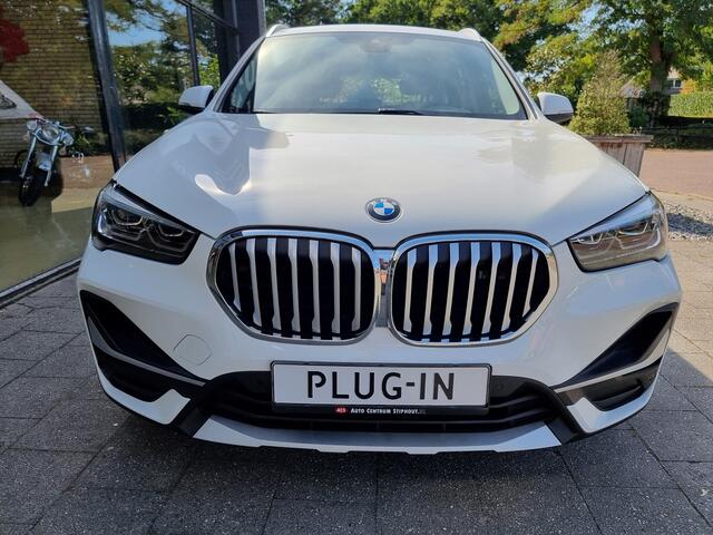 BMW X1 xDrive25e X Line Plugin | Panorama | Leder | Widescreen | Zeer nette staat! | Incl. BTW