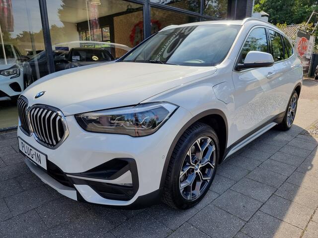 BMW X1 xDrive25e X Line Plugin | Panorama | Leder | Widescreen | Zeer nette staat! | Incl. BTW