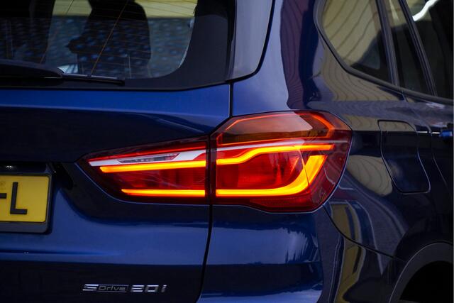 BMW X1 sDrive20i 192PK! Automaat Executive BJ2019 Lmv 17" | Led V+A | Pdc | Elek. achterklep | Navi | Climate control | Cruise control | Sportstuur | Getint glas