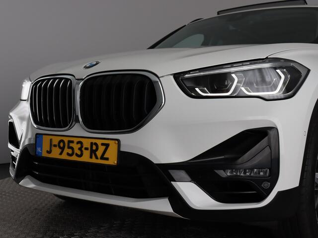 BMW X1 sDrive20i High Executive (Pano / Afn. trekhaak / Camera / Head up / Elek. achterklep / 19'')