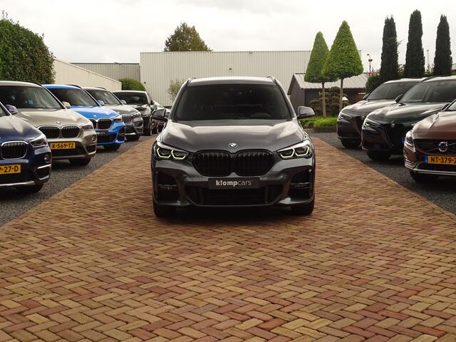 BMW X1 sDrive20i M-Sport | HUD | Trekhk | Camera | Carplay | 19 inch Unieke kmstand!