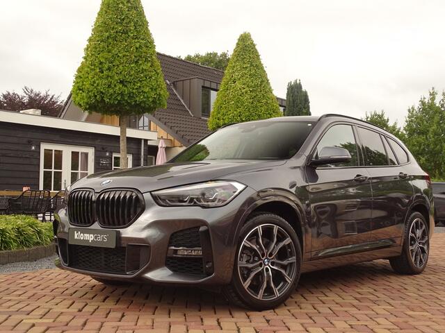 BMW X1 sDrive20i M-Sport | HUD | Trekhk | Camera | Carplay | 19 inch Unieke kmstand!