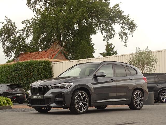 BMW X1 sDrive20i M-Sport | HUD | Trekhk | Camera | Carplay | 19 inch Unieke kmstand!