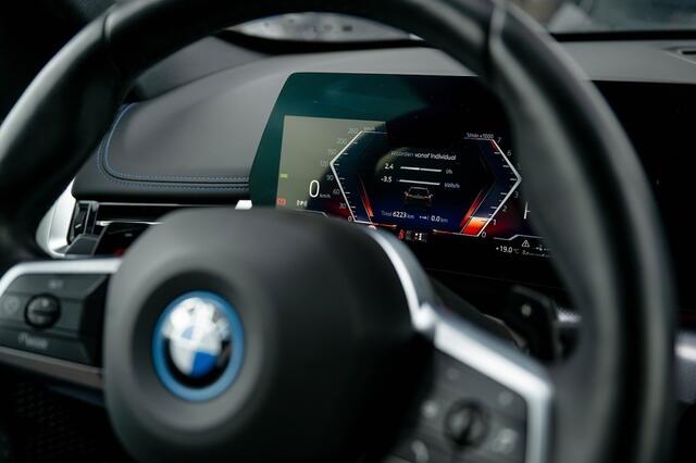 BMW X1 xDrive25e M Sport | Driving Ass. + | Maxton | 20' Inch | Camera | Adaptief M-Onderstel | Stoelverw. | Comfort Access | – foto 7