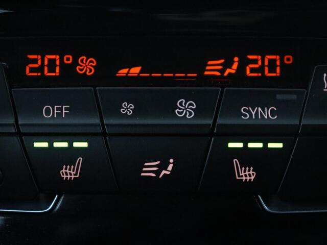 BMW X1 xDrive20i High Executive | Trekhaak | LED | Stoelverwarming | Keyless | Camera |