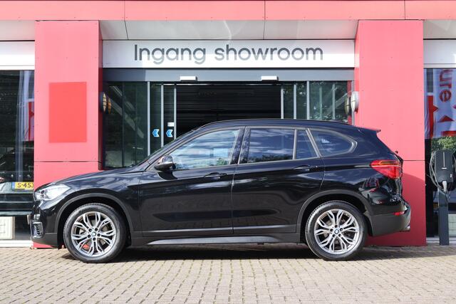 BMW X1 sDrive18i High Executive | Origineel NL | Shadow Line | HUD | Panoramadak | Leder |