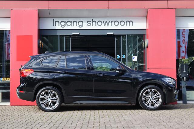BMW X1 sDrive18i High Executive | Origineel NL | Shadow Line | HUD | Panoramadak | Leder |
