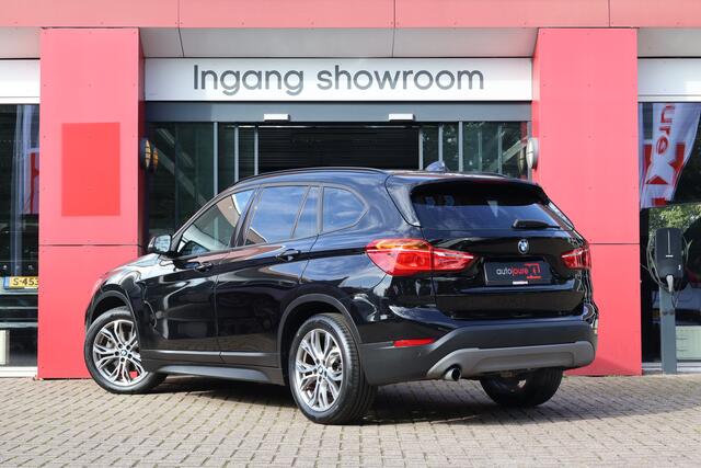 BMW X1 sDrive18i High Executive | Origineel NL | Shadow Line | HUD | Panoramadak | Leder |