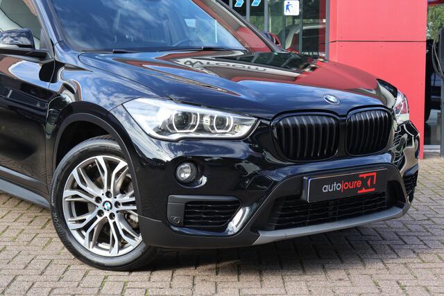 BMW X1 sDrive18i High Executive | Origineel NL | Shadow Line | HUD | Panoramadak | Leder |