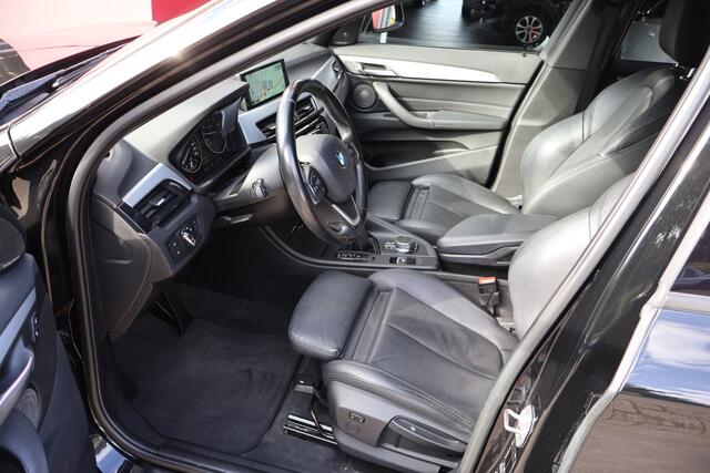 BMW X1 sDrive18i High Executive | Origineel NL | Shadow Line | HUD | Panoramadak | Leder |