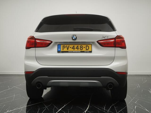 BMW X1 sDrive20i Centennial High Executive Automaat 192PK - Lederen bekleding - Panoramadak - Stoelverwarming - 18 inch LM velgen - 12 maanden garantie