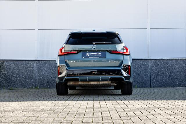 BMW X1 xDrive30e Pano / Leder / Harman Kardon / 360 camera / Head-up / Massage stoel /