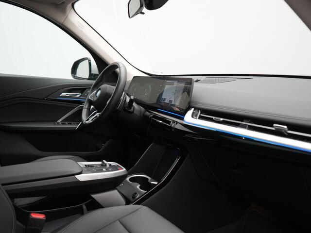 BMW X1 xDrive30e X Line PHEV 326pk Dealer O.H. | Trekhaak Af Fabriek | Panodak | Camera | Harman / Kardon | Lederen Voorstoelen Verwarmd | Sfeerverlichting | Apple Carplay | Navigatie | DAB | Cruise Control | Plug In Hybrid |