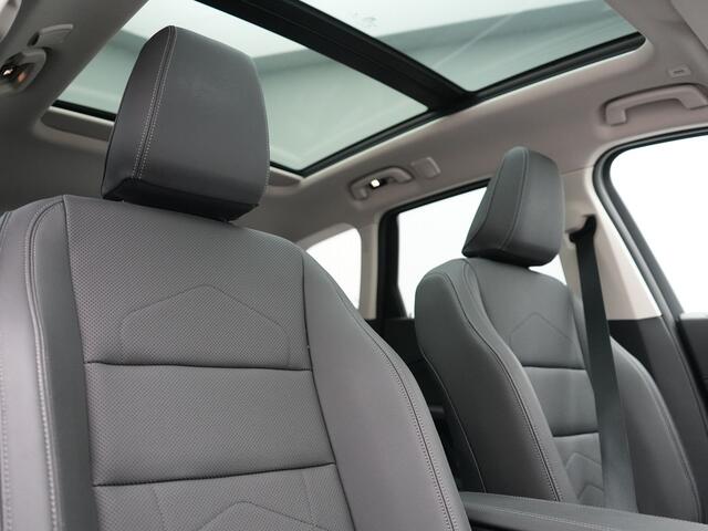 BMW X1 xDrive30e X Line PHEV 326pk Dealer O.H. | Trekhaak Af Fabriek | Panodak | Camera | Harman / Kardon | Lederen Voorstoelen Verwarmd | Sfeerverlichting | Apple Carplay | Navigatie | DAB | Cruise Control | Plug In Hybrid |