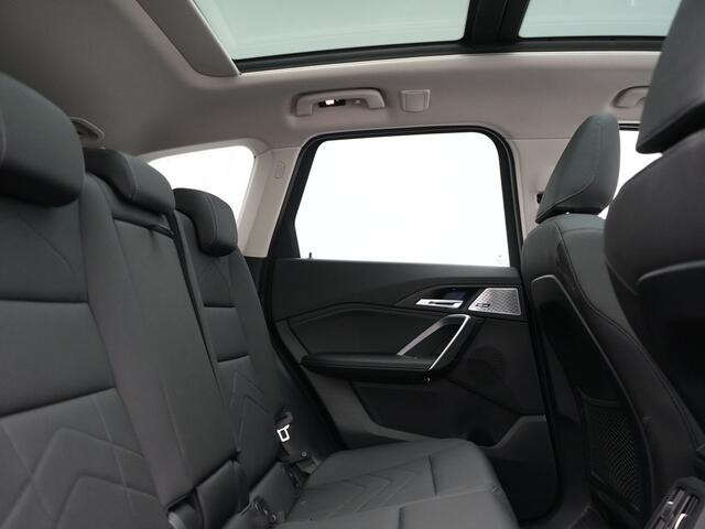 BMW X1 xDrive30e X Line PHEV 326pk Dealer O.H. | Trekhaak Af Fabriek | Panodak | Camera | Harman / Kardon | Lederen Voorstoelen Verwarmd | Sfeerverlichting | Apple Carplay | Navigatie | DAB | Cruise Control | Plug In Hybrid |