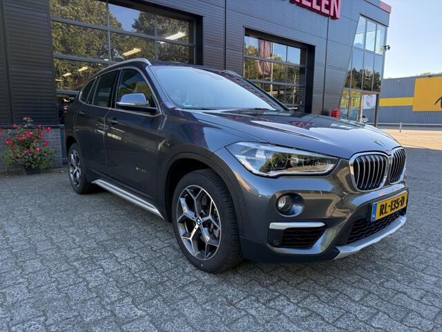 BMW X1 XDRIVE20I HIGH EXEC. BJ.2018 PANO TREKHAAK HEAD-UP LEDER