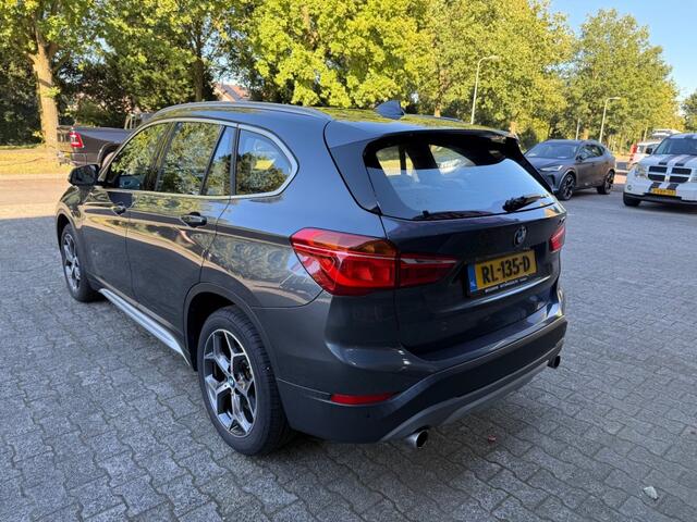 BMW X1 XDRIVE20I HIGH EXEC. BJ.2018 PANO TREKHAAK HEAD-UP LEDER