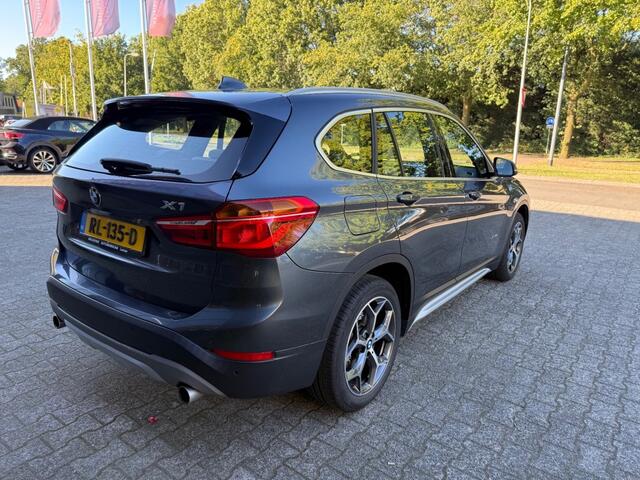 BMW X1 XDRIVE20I HIGH EXEC. BJ.2018 PANO TREKHAAK HEAD-UP LEDER
