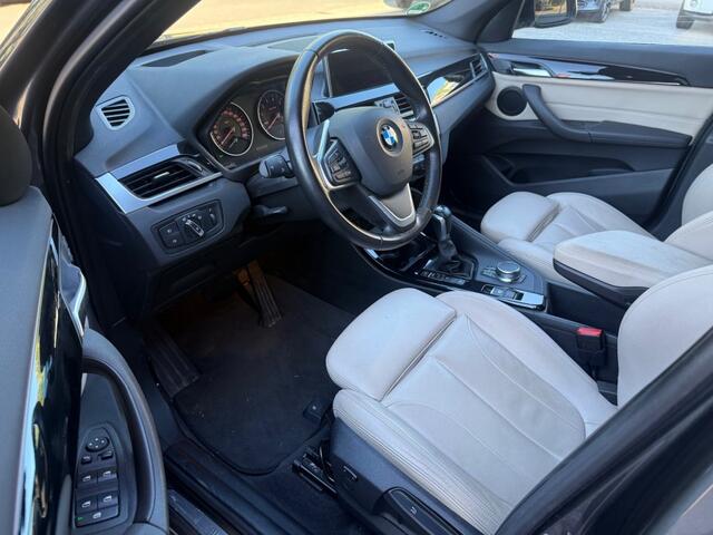 BMW X1 XDRIVE20I HIGH EXEC. BJ.2018 PANO TREKHAAK HEAD-UP LEDER