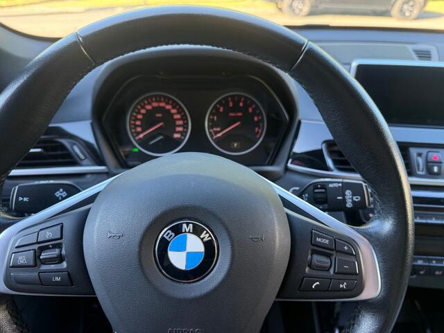 BMW X1 XDRIVE20I HIGH EXEC. BJ.2018 PANO TREKHAAK HEAD-UP LEDER