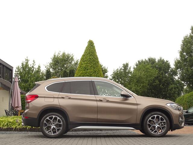 BMW X1 xDrive25i X-line | Stuurverw. | KeylessEntr. | 230PK! | Schuifdak | Unieke kleur!