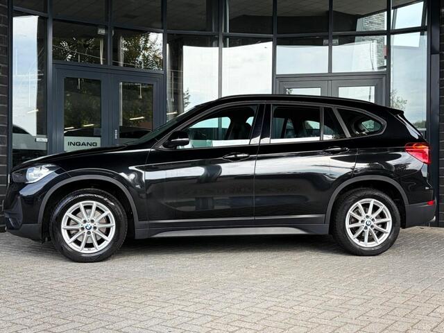 BMW X1 SDRIVE18I - TREKHAAK - SENSATEC - NAVI - LM. ALLSEASON