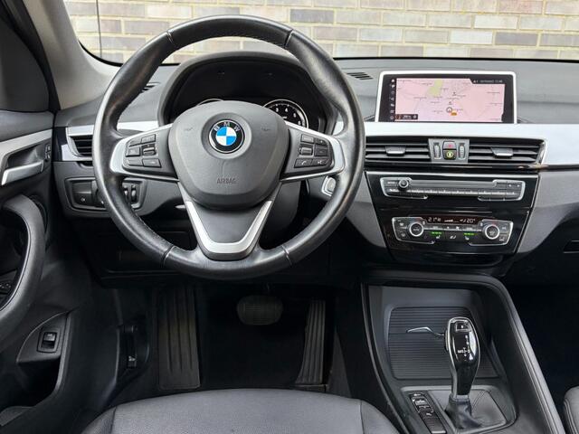 BMW X1 SDRIVE18I - TREKHAAK - SENSATEC - NAVI - LM. ALLSEASON