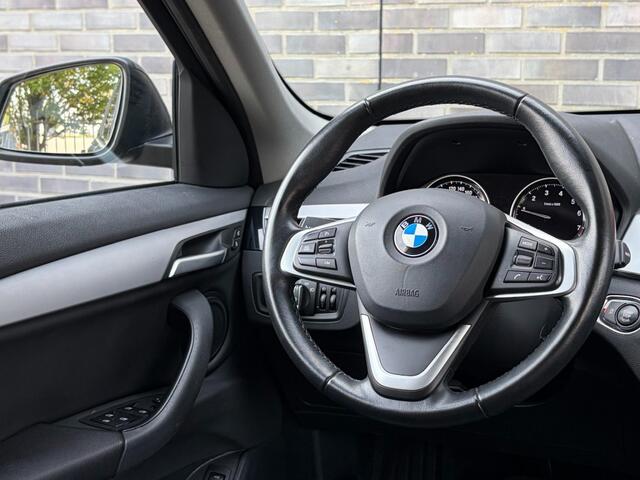 BMW X1 SDRIVE18I - TREKHAAK - SENSATEC - NAVI - LM. ALLSEASON