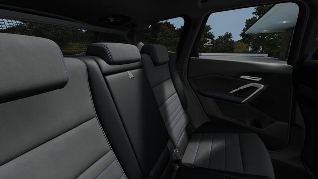 BMW X1 xDrive30e M Sport Automaat / Panoramadak / Trekhaak / Sportstoelen / Head-Up / M Adaptief onderstel / Adaptieve LED / Parking Assistant Plus / Comfort Access