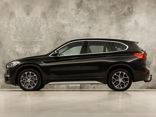 BMW X1 sDrive20i High Executive 192Pk Automaat (GROOT NAVI, HEAD-UP DISPLAY, LEDER, STOELVERWARMING, SPORTSTOELEN, GETINT GLAS, TREKHAAK, VIRTUAL COCKPIT, CRUISE, NIEUWSTAAT)