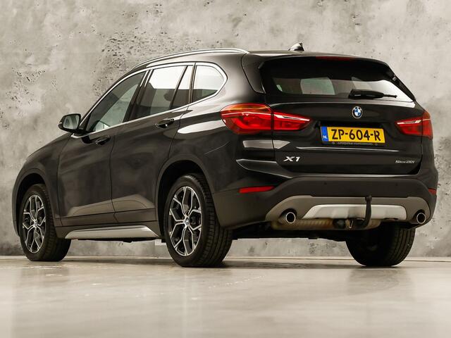 BMW X1 sDrive20i High Executive 192Pk Automaat (GROOT NAVI, HEAD-UP DISPLAY, LEDER, STOELVERWARMING, SPORTSTOELEN, GETINT GLAS, TREKHAAK, VIRTUAL COCKPIT, CRUISE, NIEUWSTAAT)