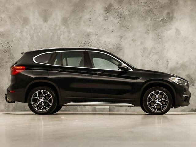 BMW X1 sDrive20i High Executive 192Pk Automaat (GROOT NAVI, HEAD-UP DISPLAY, LEDER, STOELVERWARMING, SPORTSTOELEN, GETINT GLAS, TREKHAAK, VIRTUAL COCKPIT, CRUISE, NIEUWSTAAT)