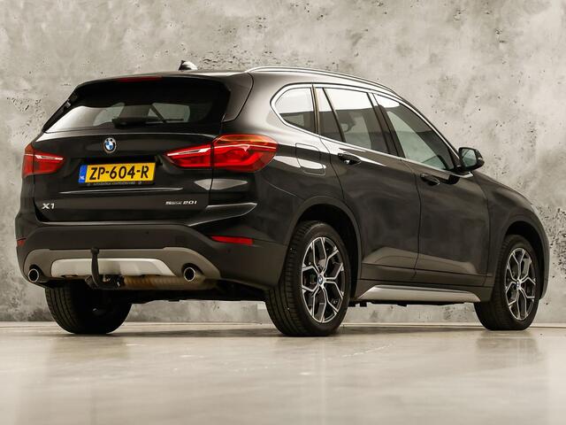 BMW X1 sDrive20i High Executive 192Pk Automaat (GROOT NAVI, HEAD-UP DISPLAY, LEDER, STOELVERWARMING, SPORTSTOELEN, GETINT GLAS, TREKHAAK, VIRTUAL COCKPIT, CRUISE, NIEUWSTAAT)