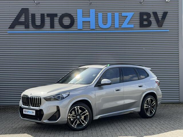 BMW X1 sDrive20i M Sport Panoramadak Stuurwielverwarming Massage 19 Inch Keyless Entry ACC Harman-Kardon Sound 360 Gr Camera Keyless Entry Head-Up Display