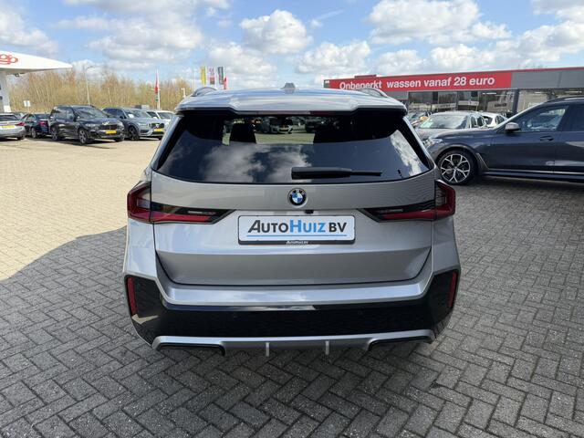 BMW X1 sDrive20i M Sport Panoramadak Stuurwielverwarming Massage 19 Inch Keyless Entry ACC Harman-Kardon Sound 360 Gr Camera Keyless Entry Head-Up Display