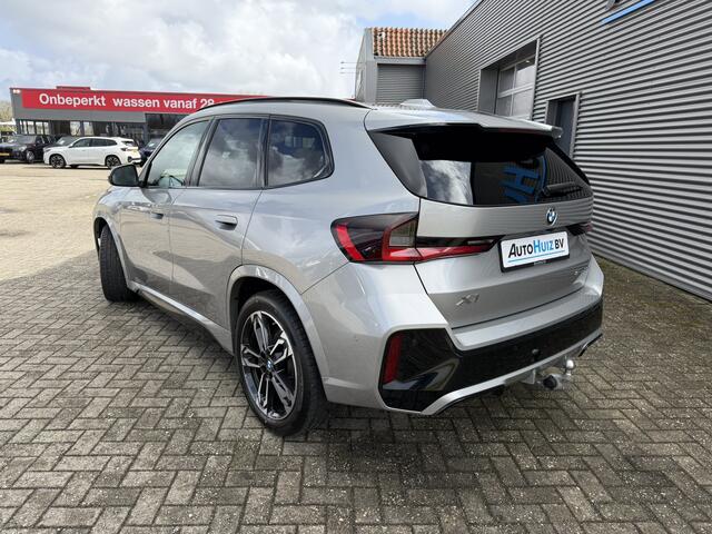 BMW X1 sDrive20i M Sport Premium Pakket Panoramadak Trekhaak Achteruitrijcamera Stoelverwarming Keyless Entry Carplay