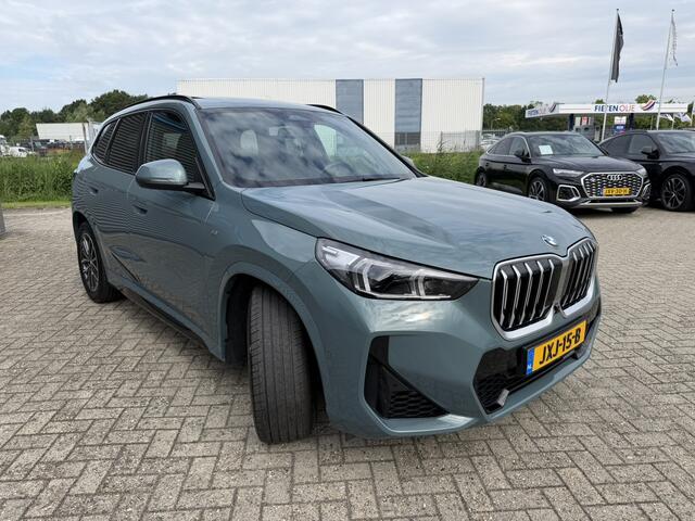 BMW X1 xDrive23i M Sport Panoramadak Trekhaak Head-Up Display Leder ACC Stoelverwarming Harman-Kardon Carplay 360 Camera Stuurwielverwarming
