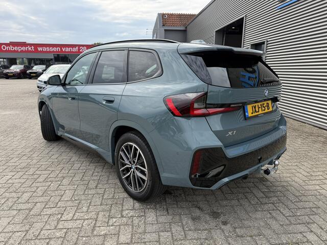 BMW X1 xDrive23i M Sport Panoramadak Trekhaak Head-Up Display Leder ACC Stoelverwarming Harman-Kardon Carplay 360 Camera Stuurwielverwarming