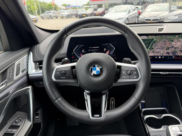 BMW X1 xDrive23i M Sport Panoramadak Trekhaak Head-Up Display Leder ACC Stoelverwarming Harman-Kardon Carplay 360 Camera Stuurwielverwarming
