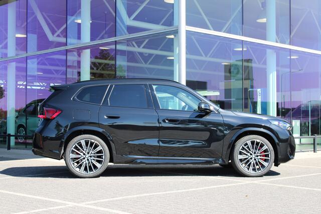 BMW X1 xDrive25e M Sport Automaat / Panoramadak / Trekhaak / M Sportstoelen / Head-Up / M Adaptief onderstel / Comfort Access / Adaptieve LED / Parking Assistant Plus