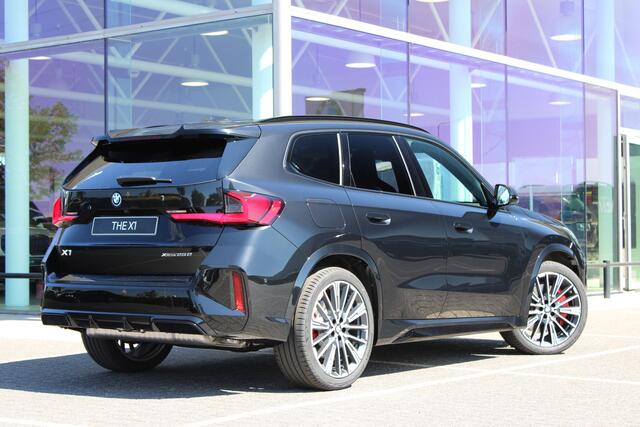 BMW X1 xDrive25e M Sport Automaat / Panoramadak / Trekhaak / M Sportstoelen / Head-Up / M Adaptief onderstel / Comfort Access / Adaptieve LED / Parking Assistant Plus
