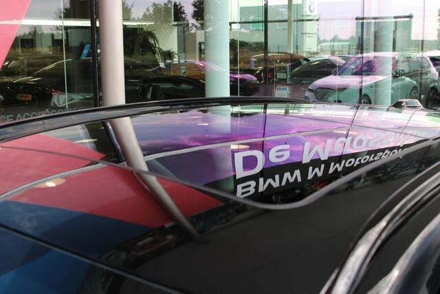 BMW X1 xDrive25e M Sport / Panoramadak / Sportstoelen / M Adaptief onderstel / Head-Up / Parking Assistant Plus / Comfort Access / Stuurverwarming