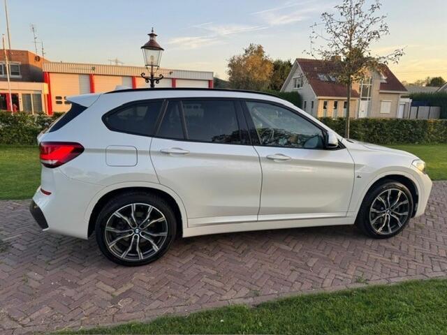 BMW X1 Xdrive25e M pakket 220pk Aut 2021 Wit 1e eigenaar