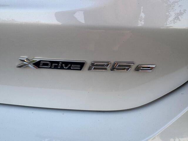 BMW X1 Xdrive25e M pakket 220pk Aut 2021 Wit 1e eigenaar