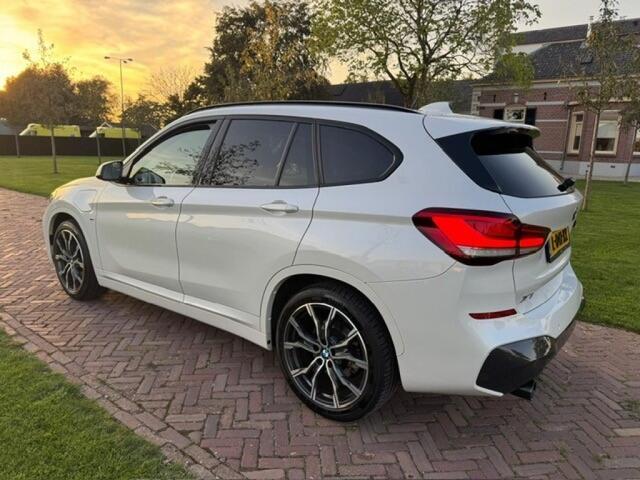 BMW X1 Xdrive25e M pakket 220pk Aut 2021 Wit 1e eigenaar