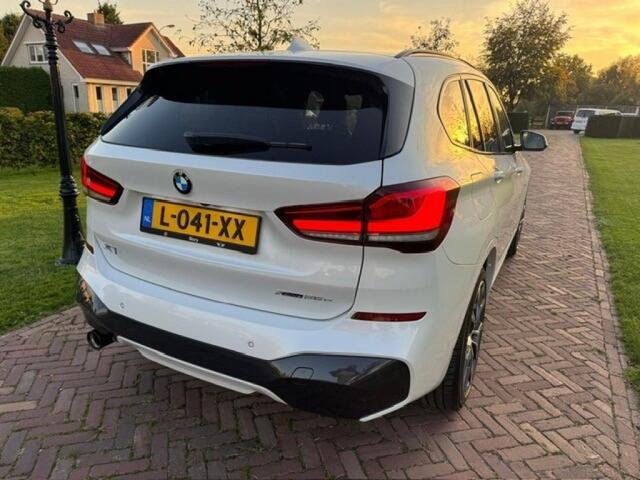 BMW X1 Xdrive25e M pakket 220pk Aut 2021 Wit 1e eigenaar