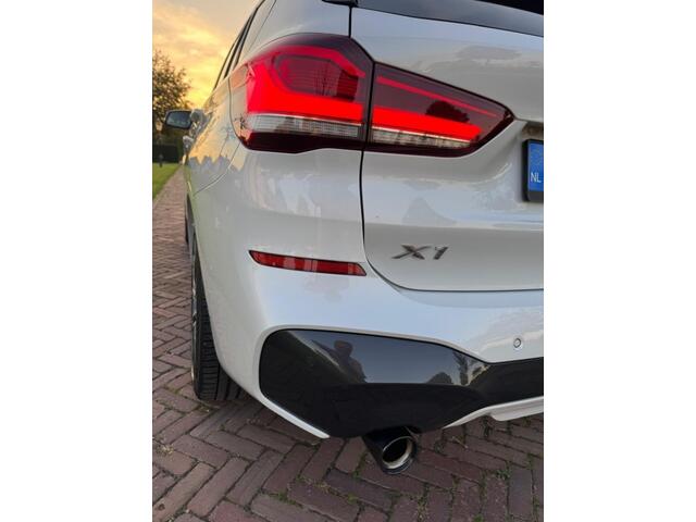 BMW X1 Xdrive25e M pakket 220pk Aut 2021 Wit 1e eigenaar