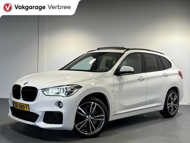 BMW X1 sDrive20i Executive Edition Panoramadak | Trekhaak | Navigatie/Android/Apple Carplay | LM Velgen | Voorstoelen Verwarmd | Achteruitrijcamera | Cruise Control |