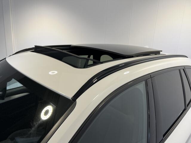 BMW X1 sDrive20i Executive Edition Panoramadak | Trekhaak | Navigatie/Android/Apple Carplay | LM Velgen | Voorstoelen Verwarmd | Achteruitrijcamera | Cruise Control |